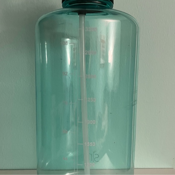 Simple Modern Gallon Water Bottle with markings - Picture 2 of 2
